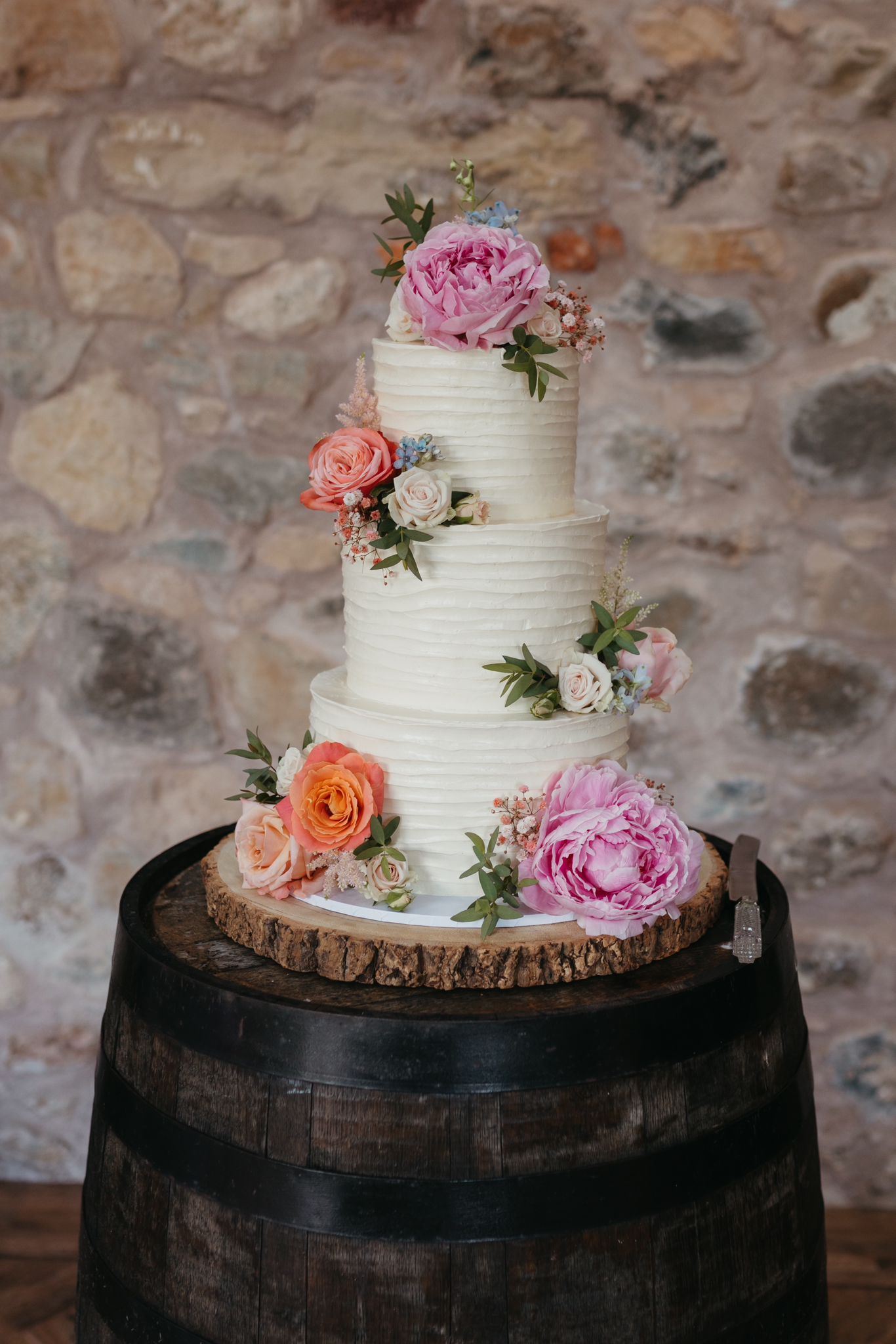 wedding cake three tiers