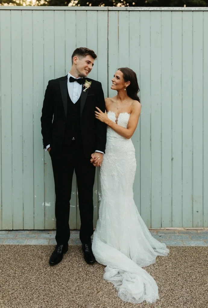 wedding couple barn door